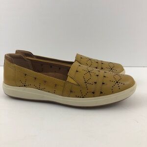 Cobb Hill Shoes Womens 7 Sweet Corn Bailee Perforated Leather Loafers Slip on